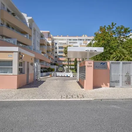 Stylish Seaview With Swimming Pool